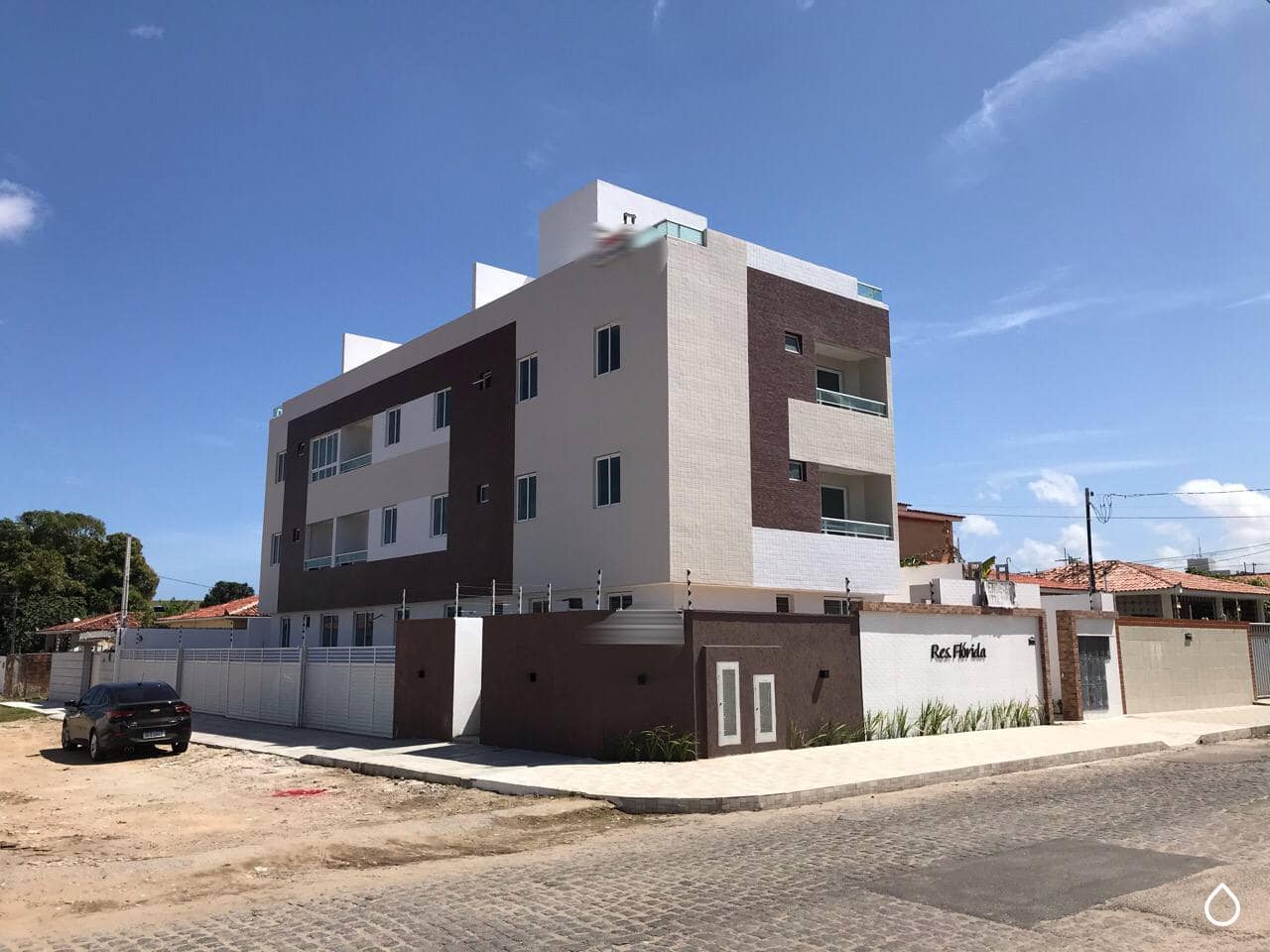 Residencial Flórida – Apartamento no Cristo com 2 quartos, sendo uma suíte. (Térreo da Frente)