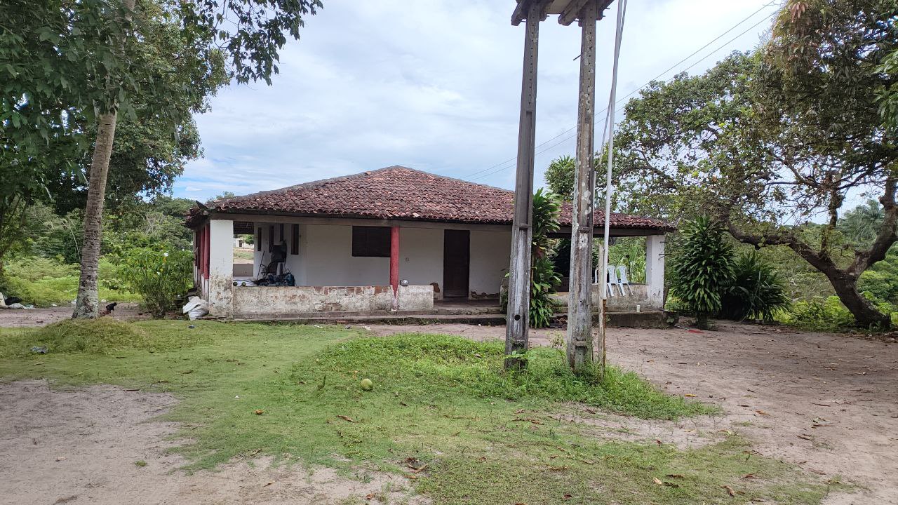 Granja no Conde com aproximadamente 3,4 hectares &#8211; Com dois cursos d&#8217;água natural nas suas delimitações ao Leste e Norte do terreno