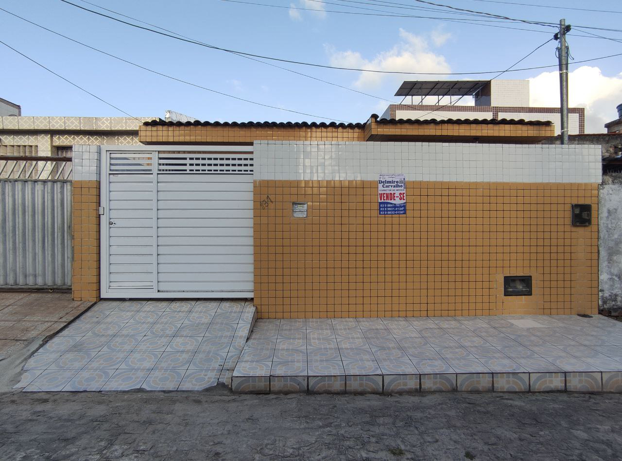 Casa Ampla em Mangabeira IV com Potencial para Ampliação e Ótima localização